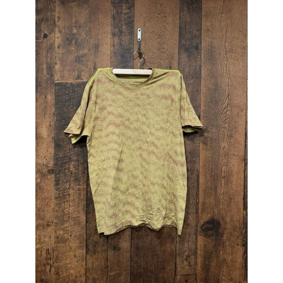 Lululemon Metal Vent Short Sleeve Shirt Yellow Design Size Large EUC - Picture 1 of 3